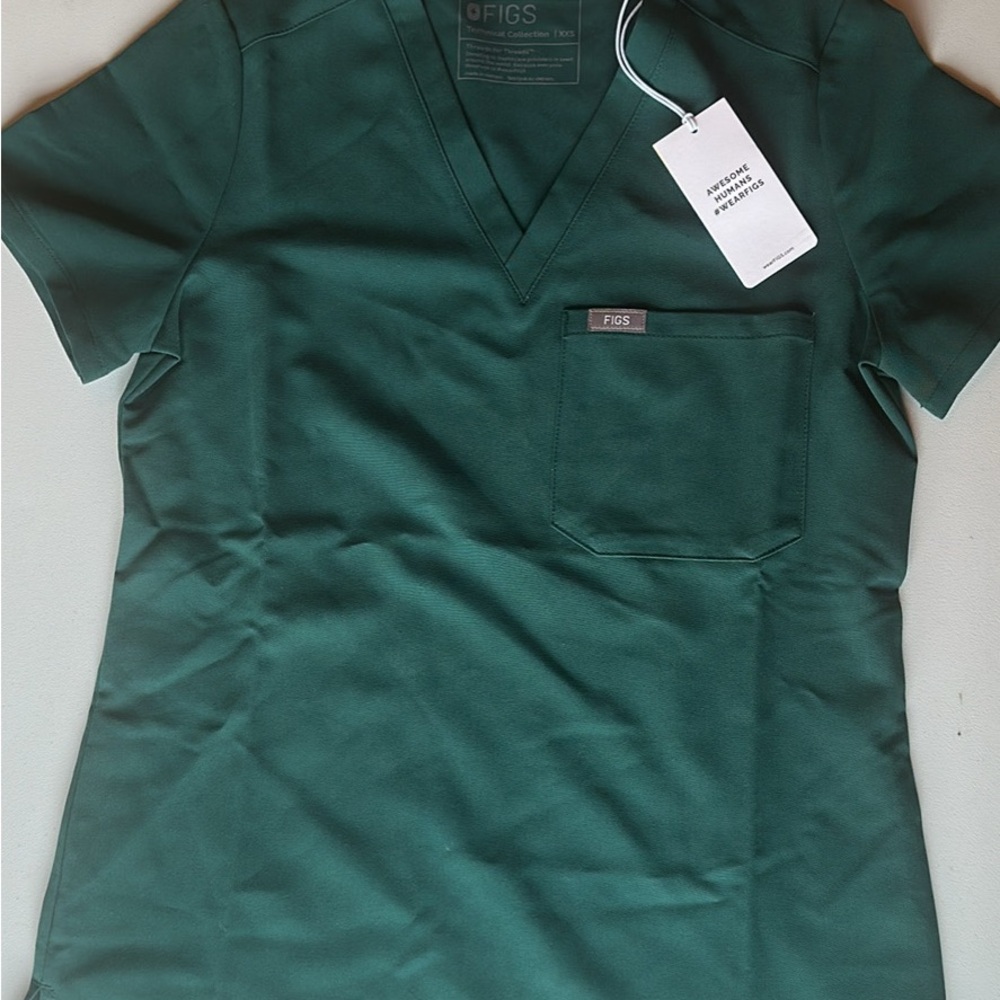 NWT Figs Women's Short Sleeve V-Neck Top in Green